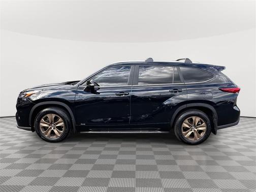 2023 Toyota Highlander Hybrid Bronze Edition