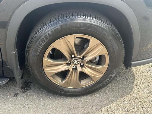 2023 Toyota Highlander Hybrid Bronze Edition