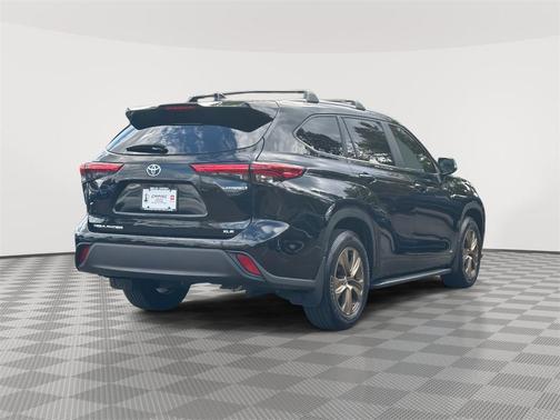 2023 Toyota Highlander Hybrid Bronze Edition