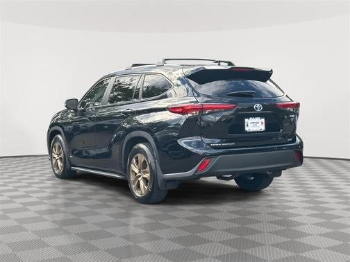 2023 Toyota Highlander Hybrid Bronze Edition