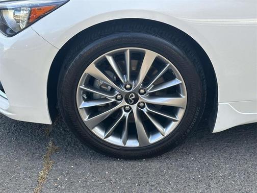 2023 INFINITI Q50 LUXE