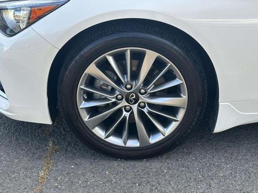 2023 INFINITI Q50 LUXE