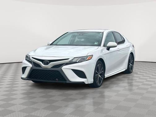 Super White 2019 Toyota Camry SE