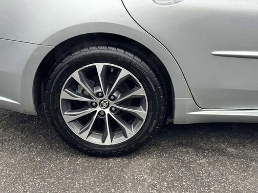 Celestial Silver Metallic 2017 Toyota Avalon XLE Premium