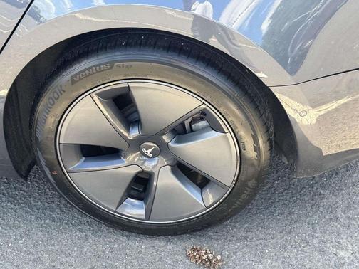 Midnight Silver Metallic 2022 Tesla Model 3 Long Range