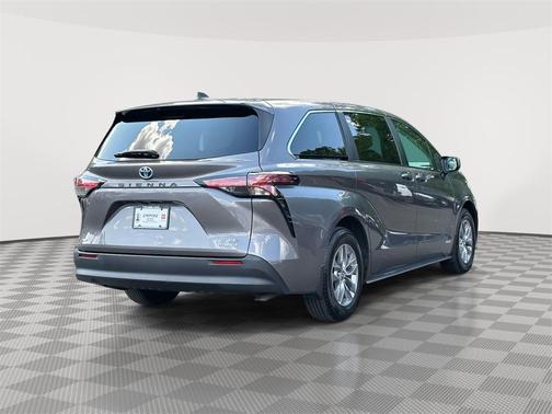 2021 Toyota Sienna LE