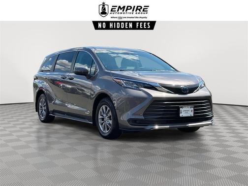 2021 Toyota Sienna LE