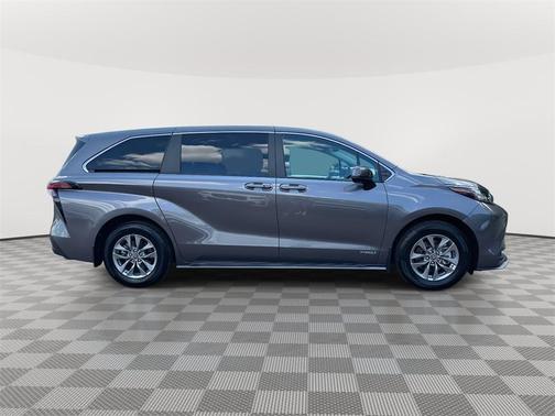2021 Toyota Sienna LE