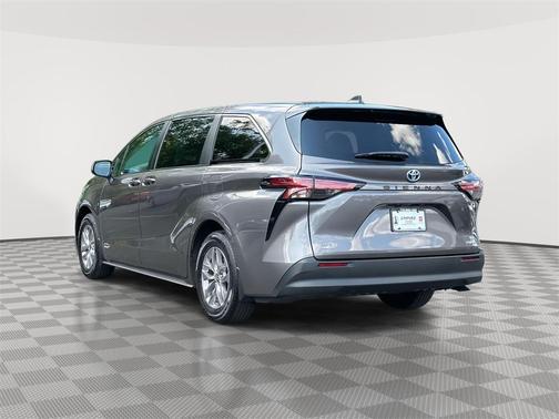 2021 Toyota Sienna LE