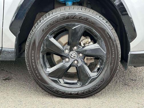 Silver Sky Metallic 2021 Toyota RAV4 Hybrid XSE