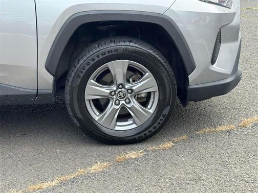 2022 Toyota RAV4 Hybrid LE