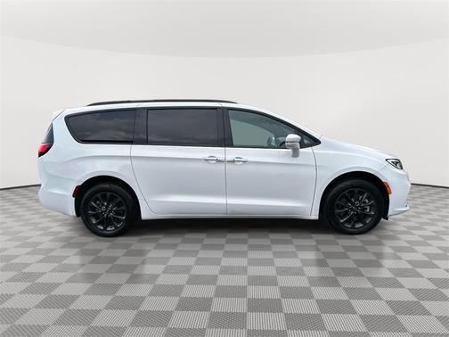 2021 Chrysler Pacifica Touring-L