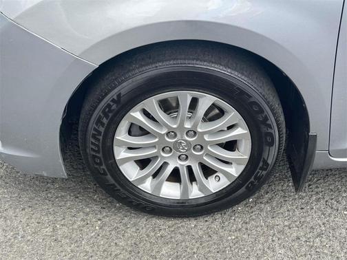 2017 Toyota Sienna XLE