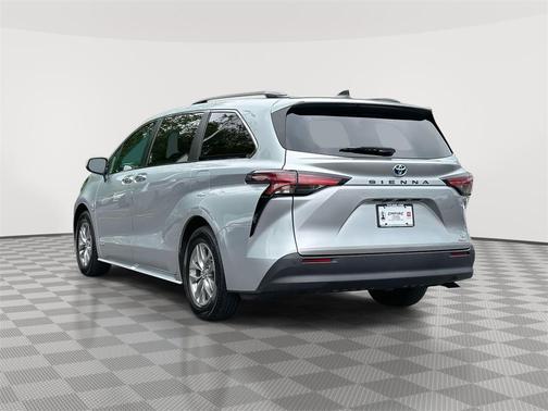 2021 Toyota Sienna XLE