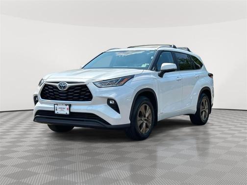 2023 Toyota Highlander Hybrid Bronze Edition