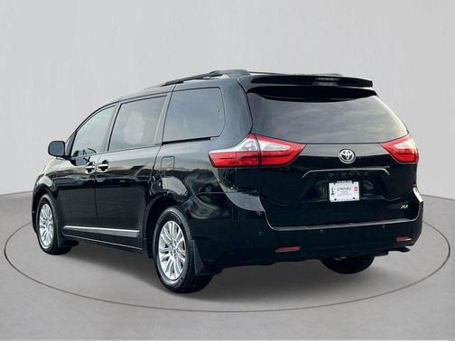 2016 Toyota Sienna XLE