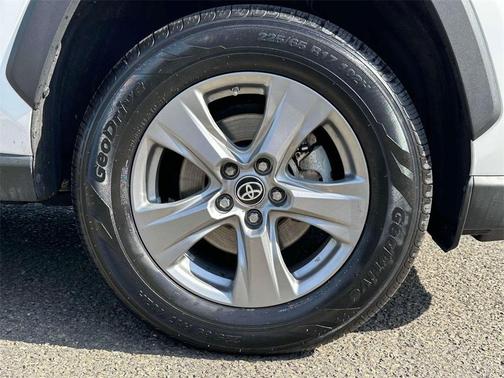 2022 Toyota RAV4 Hybrid LE