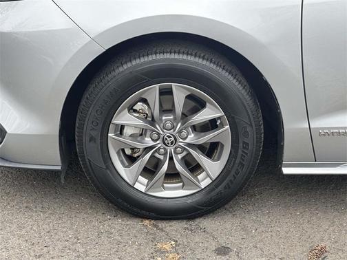 2021 Toyota Sienna LE