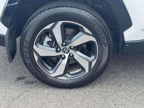 Ice 2023 Toyota RAV4 Prime SE