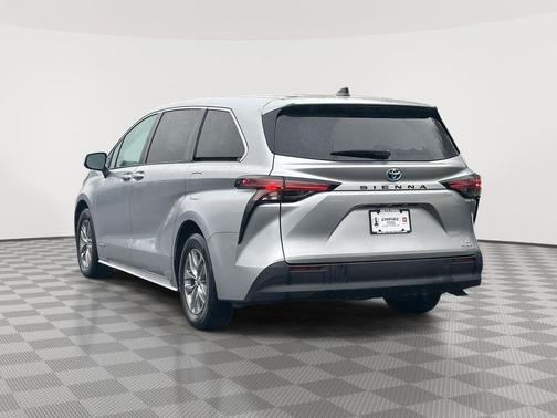 2021 Toyota Sienna LE