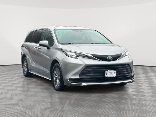 2021 Toyota Sienna LE