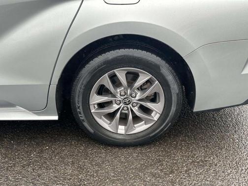 2021 Toyota Sienna LE