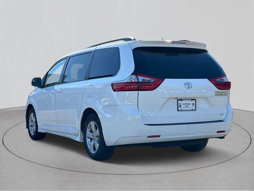 2020 Toyota Sienna LE