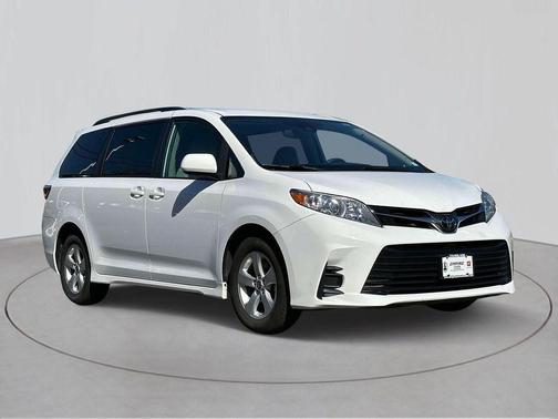 2020 Toyota Sienna LE