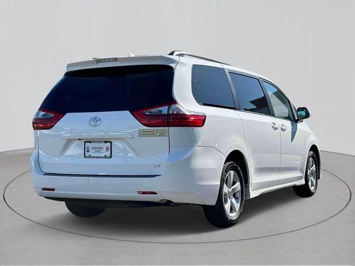 2020 Toyota Sienna LE