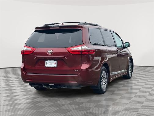 2018 Toyota Sienna XLE