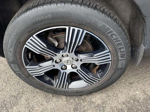 Pine Gray Metallic 2019 Volvo XC40 T5 Inscription