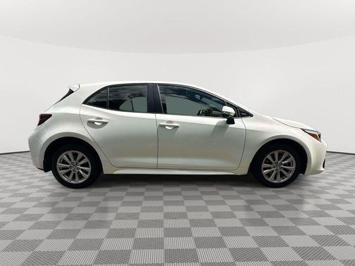 Ice 2024 Toyota Corolla Hatchback SE