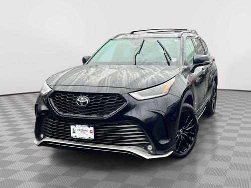 Midnight Black Metallic 2023 Toyota Highlander XSE