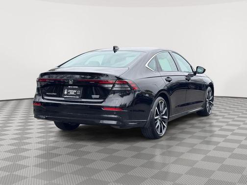 Crystal Black Pearl 2024 Honda Accord Hybrid Touring