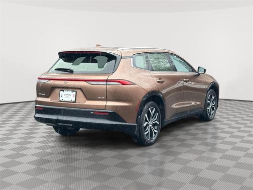 2025 Toyota Crown Signia XLE