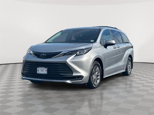 2022 Toyota Sienna LE