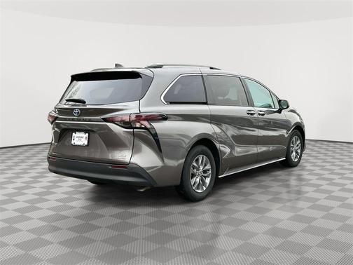 2024 Toyota Sienna XLE