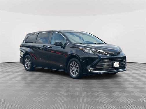 2021 Toyota Sienna XLE