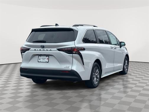 2024 Toyota Sienna XLE
