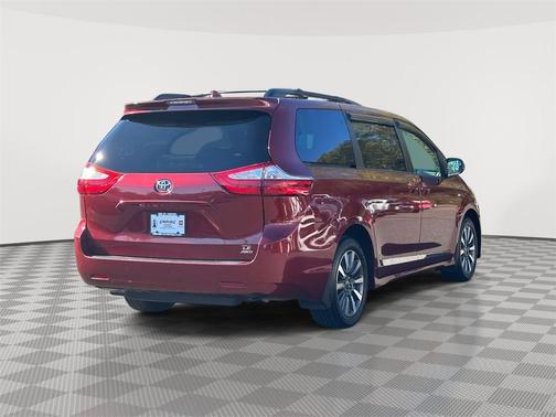 2018 Toyota Sienna LE