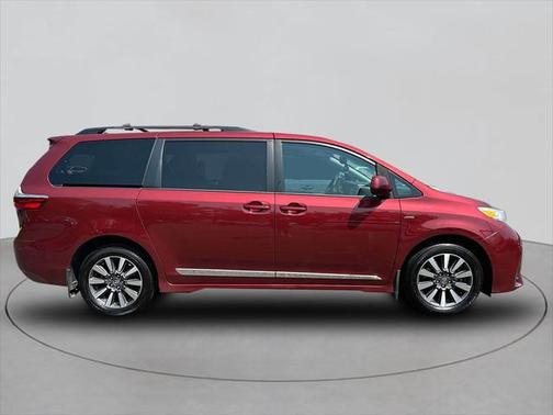 2018 Toyota Sienna LE