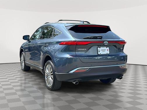 Coastal Gray Metallic 2023 Toyota Venza XLE