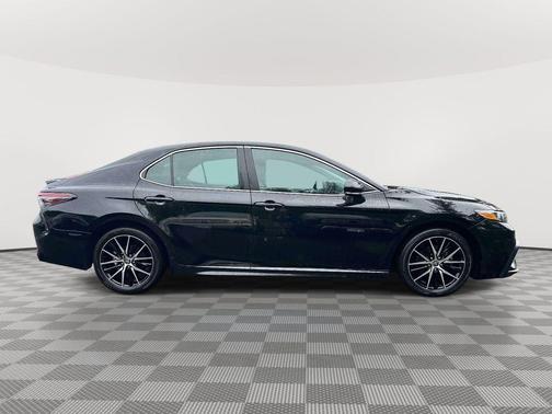 Midnight Black Metallic 2024 Toyota Camry SE