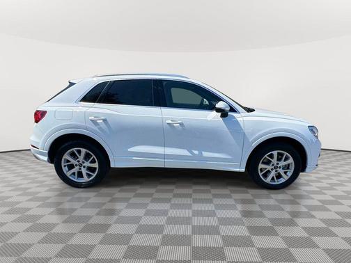 Ibis White 2023 Audi Q3 40 Premium