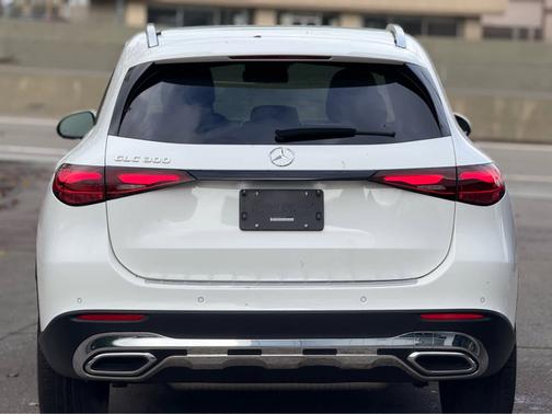 2025 Mercedes-Benz GLC 300 