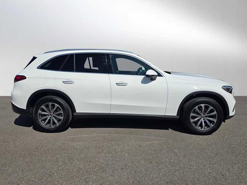 2025 Mercedes-Benz GLC 300