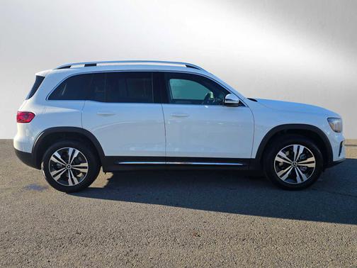 2025 Mercedes-Benz GLB 250 