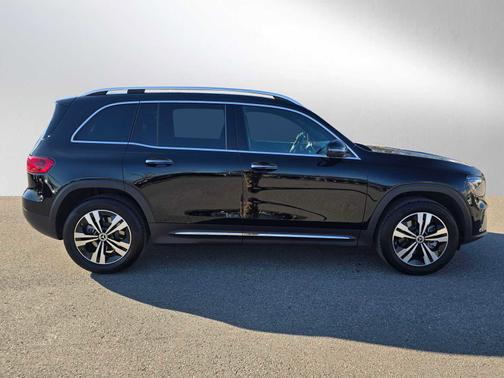 2025 Mercedes-Benz GLB 250 