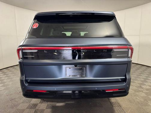 Flight Blue Metallic Clearcoat 2026 Lincoln Navigator Reserve