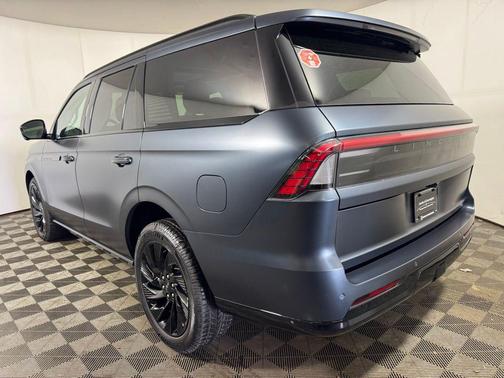 Flight Blue Metallic Clearcoat 2026 Lincoln Navigator Reserve